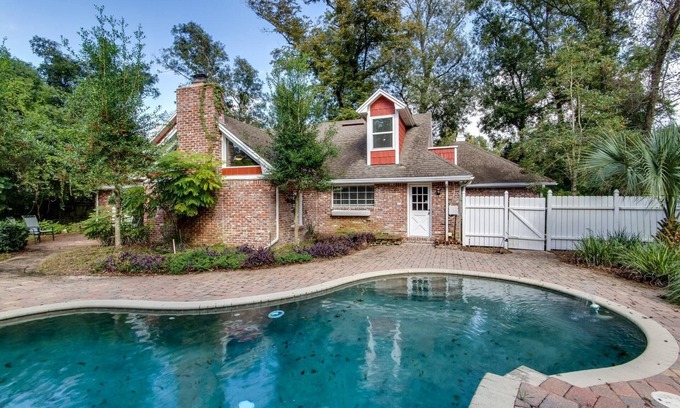 Orange Park House | Private Pool |1/2 Acre Wooded Lot |Feels Like an Authentic English Cottage |Fenced |Dogs Ok |3 Bikes