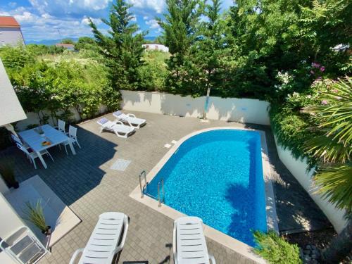 Silo Apartment | Private pool and Mediterranean garden apt Mia