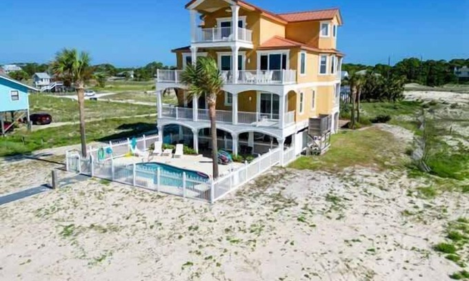 East End House | Private Pool Beach Front Sleeps 18 Family home