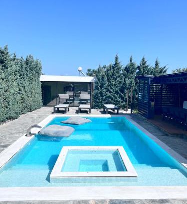 Anavyssos Villa | Private Pool House by Olivujoj - Your slice of paradise for six