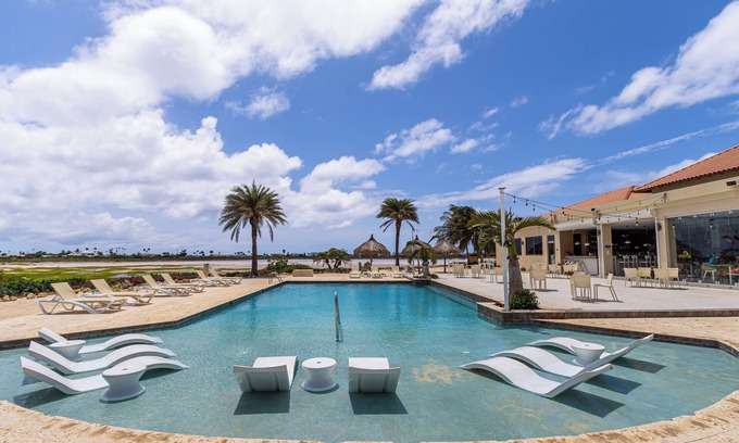 Gold Coast House | Private pool! *walking dist. to Aruba beaches*