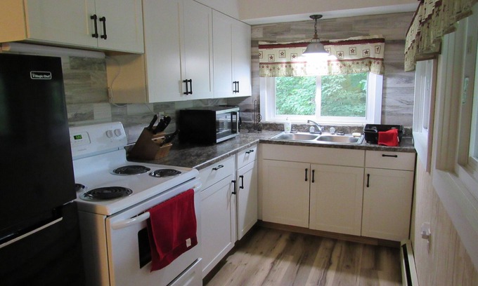 Everett RV Rental | Private, Quiet, Riverfront 3 bedroom Cottage at Woy Bridge Campground & Cabins
