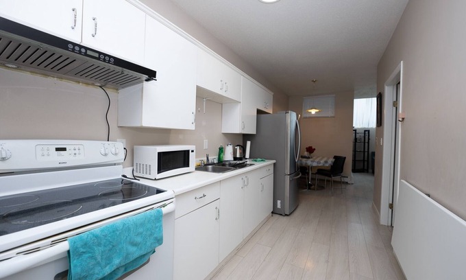Dunbar House | Private & Quite 2 Bedroom Suite