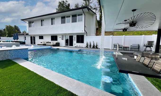 Woodland Hills House | Private Resort-Style Escape w/Heated Pool & Spa!