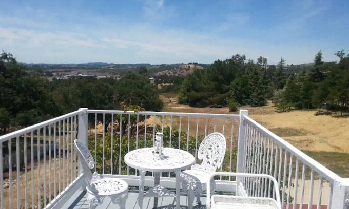 Paso Robles House | Private Retreat Cottage
