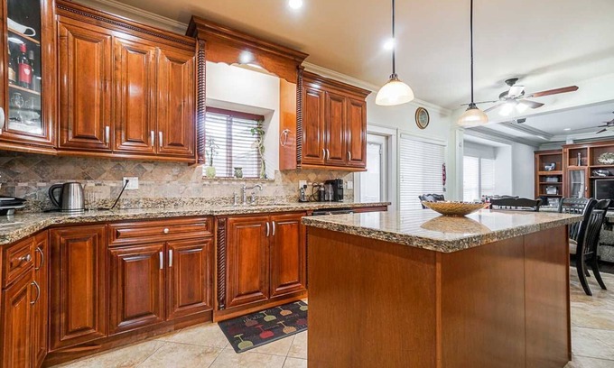 Newton House | Private Room in a Beautiful Spacious Shared Bungalow in a Beautiful Neighborhood