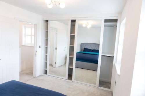 Langley Mill House | Private room in a new build