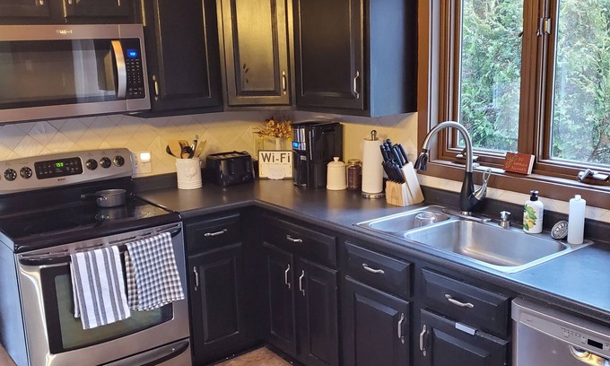Mount Holly House | Private Rustic Chalet 5 min from Okemo Mountain