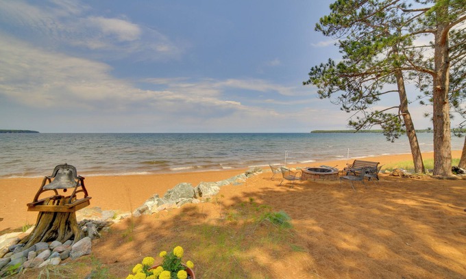 Big Bay House | Private Sandy Beach: Lake Superior Group Retreat