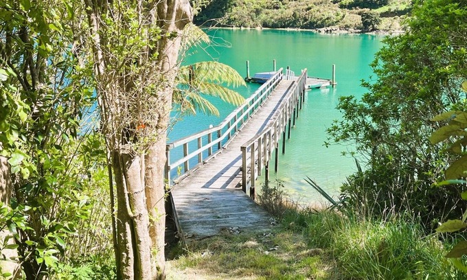 Saint Omer House | Private seaside cottage with boat only access.