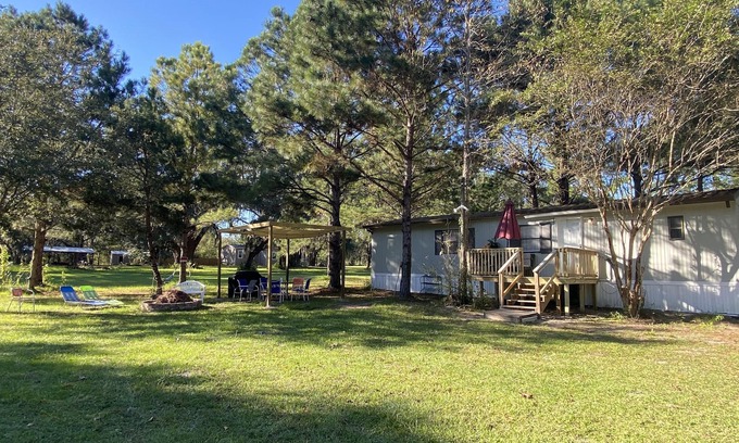 Lake City House | Private&Secluded Getaway, near I-75,town, parks,Springs. Glamping ,low key style