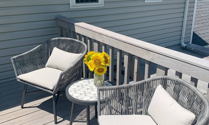 Lakeside House | Private second-floor cottage nestled between Lakeside and Marblehead, sleeps 6!