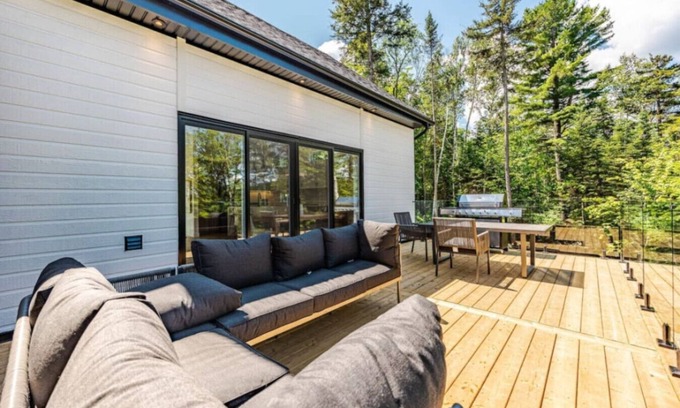 Argenteuil Regional County Municipality Ski Chalet | Private Spa,Pool,Sauna | Hiking | Le Montagnard