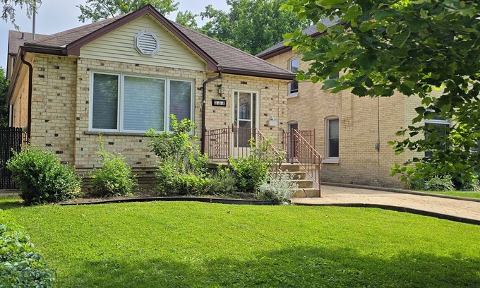 Highland House | Private Spacious Home - Central Location