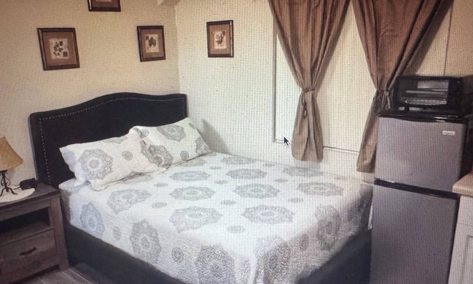 Timber Pond III Apartment | Private Studio Apartment 1 Queen Bed & 1 Bath Quiet & Relaxing COLD A/C
