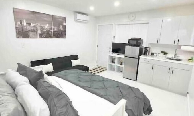 North Miami House | Private Studio -Beach 10Minutes