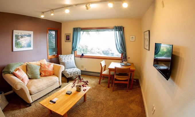 Bayshore - Klatt House | PRIVATE SUITE WITH a VIEW