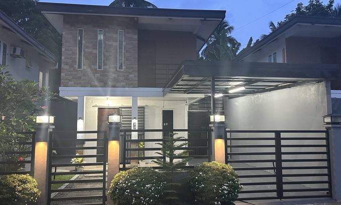 San Pablo House | Private townhouse, located in a private subdivision with guards on site.