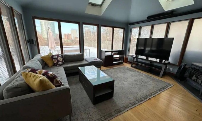 Downtown Minneapolis House | Private urban oasis with amazing downtown views
