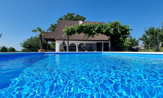 Balatonkiliti House | private vacation home for 8-10 pers., swimming pool, air-conditioning