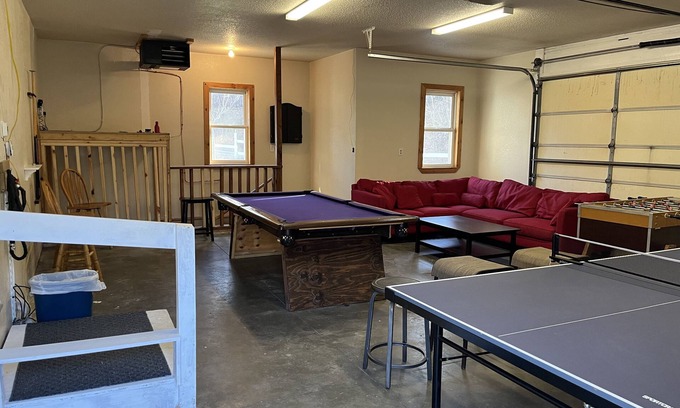 Reedsburg House | Private vacation house for larger groups near the Dells with heated game room.