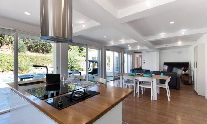 Torre de Benagalbon Ski Chalet | Private Villa Swimming Pool + Golf + Beach + Park