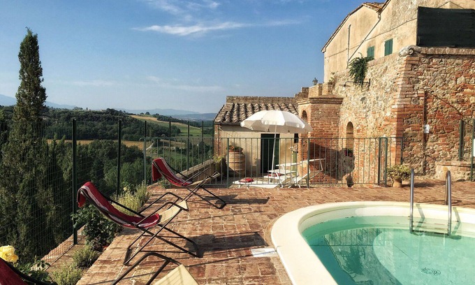 San Giovanni d'Asso House | Private Villa with A/C, WIFI, private pool, TV, patio, panoramic view, parking, close to Montalcino