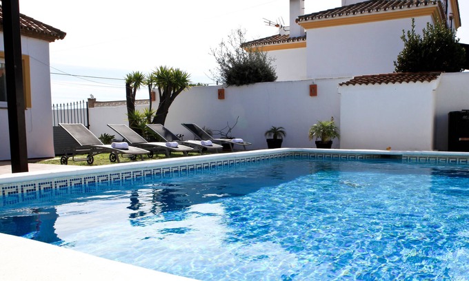 Buenas Noches Villa | Private Villa, Gym, Private Pool, Parking, 10 min to beach, WIFI, Air Con.