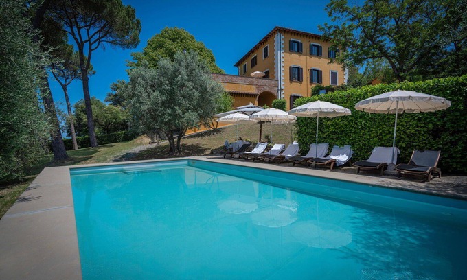Chiusi Villa | Private Villa with hot tub, WIFI, private pool, A/C, TV, terrace, pets allowed, panoramic view