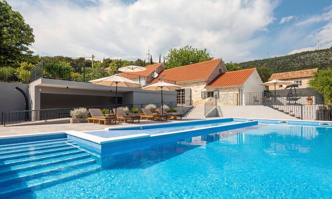 Sibenik House | Private Villa with private pool, A/C, WIFI, TV, terrace, pets allowed, panoramic view, parking