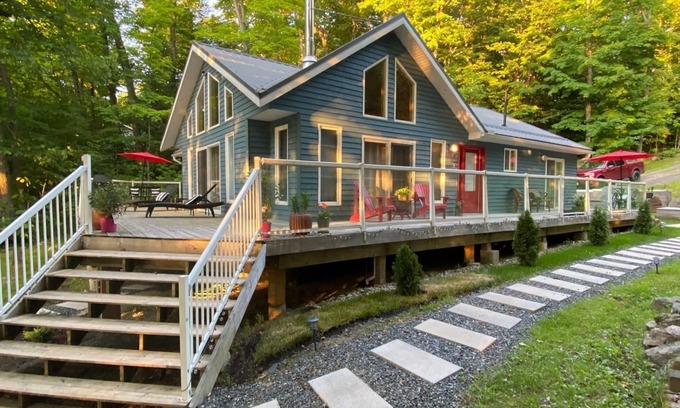 Windermere Cottage | Private Waterfront Cottage/3-Bedroom/Hot Tub