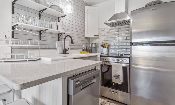 Drummond And Ware Cottage | Private - Waterfront Cottage - Panama City, FL