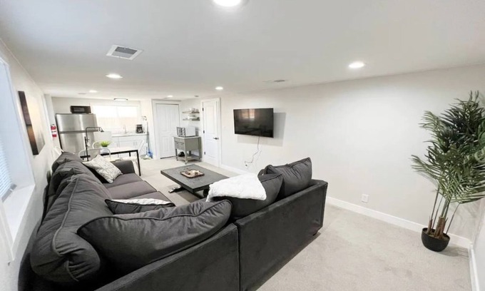Aurora House | Private Yard-Walk to Children Hospital! 30 Day Min