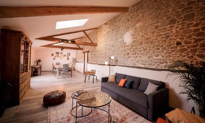 Mauleon House | Proche PuyDuFou - Gite Maison La Roulière
