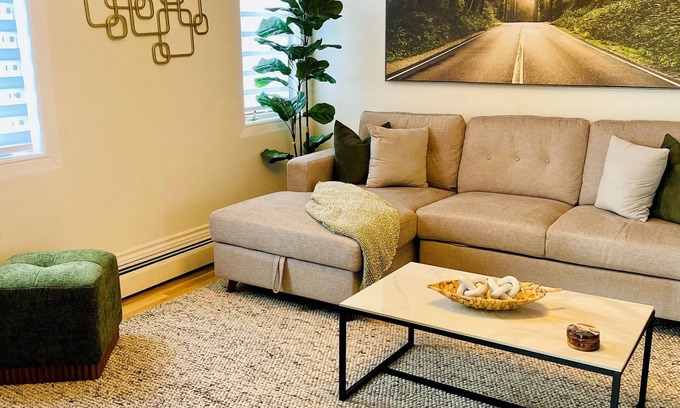 Kitchener House | Professionally Designed Suite + Free Parking