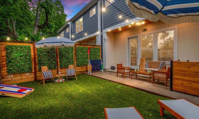 Greater Third Ward House | Professionally designed, 5min to dwtn. Sleeps 12 with patio & backyard.