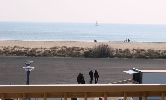 Saint-Pierre-la-Mer Apartment | PROMO 40 € per day facing the sea