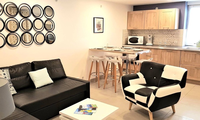 Sainte-Maxime City Centre Apartment | Promo August. quiet hyper center. Beach, port. Parking, housekeeping. Maritime shuttle