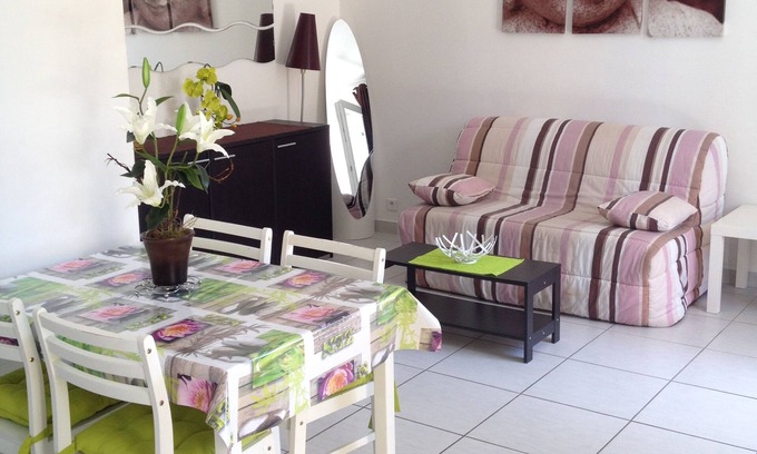 Cros-de-Cagnes Apartment | PROMO F2 GROUND FLOOR AIR-CONDITIONED HOUSE BY THE SEA For 4 People