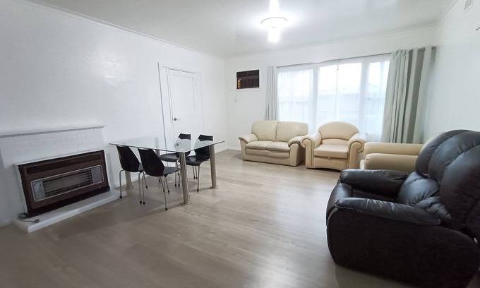 Broadmeadows House | *PROMO!* Private 3-Bedroom House Near Shopping Mall, Airport! Free Wifi!