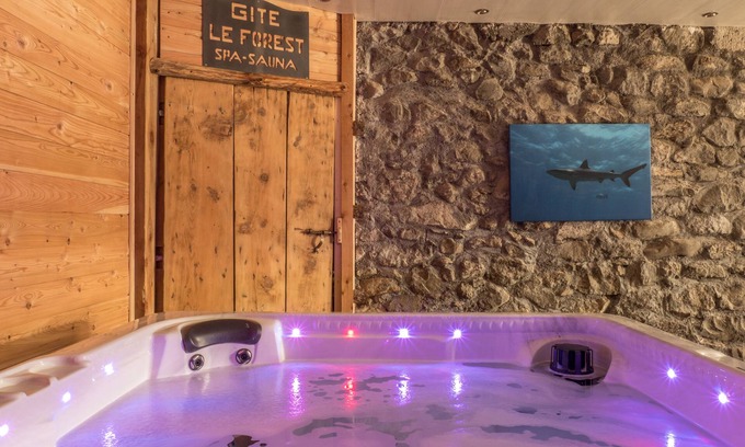 Vars Other | Promotion large August house in the mountains with Sauna and Spa trampoline