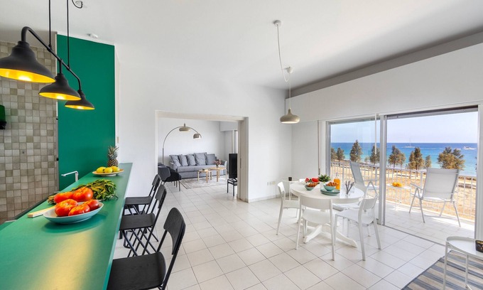 Pernera Apartment | Protaras H2O Seafront Suite