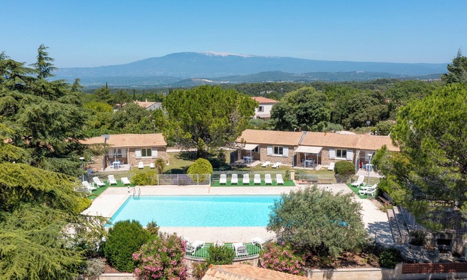 La Roque-sur-Pernes Condo | Provençal stone T3 cottage in a tourist residence