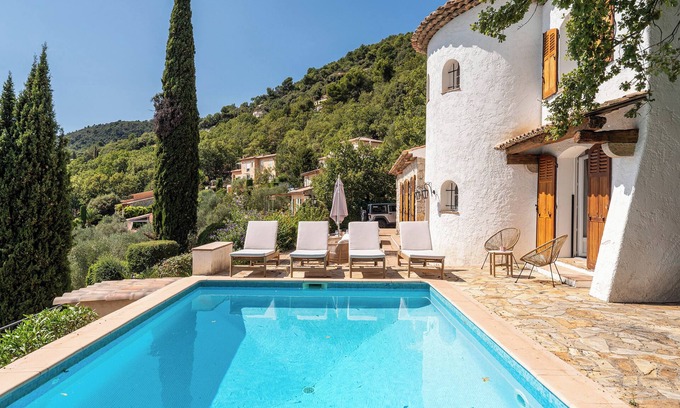 Speracedes Villa | Provençal villa with pool and sea view in Spéracèdes village