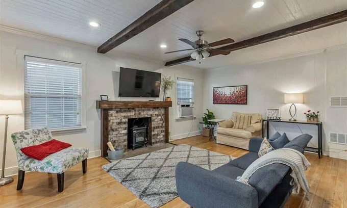 Provo House | Provo Airport, Two Units, Pickleball Close By!