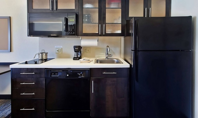 Horsham House | Proximity at its Best! Free Parking, Near Fair Oaks Park & Lukens Park