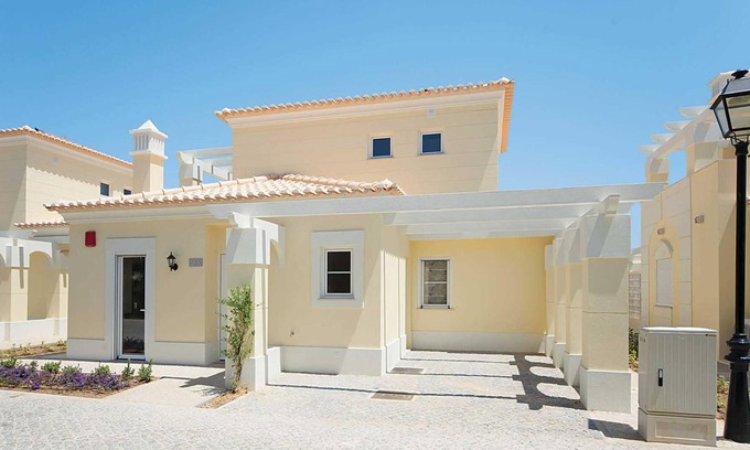 Castro Marim House | Modern 2 bed golf villa with shared pool