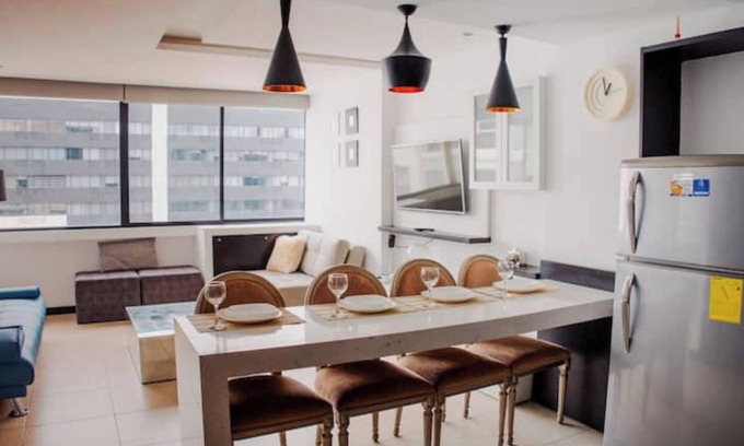 Guayaquil Apartment | Puerto Santa Ana, Cama King, Parqueo