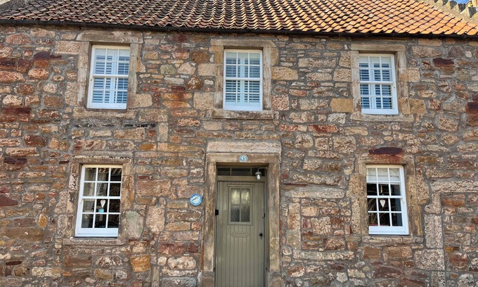 Crail Cottage | Puffin Cottage, Crail nBeautiful 2 bed coastal cottage retreat w/private garden