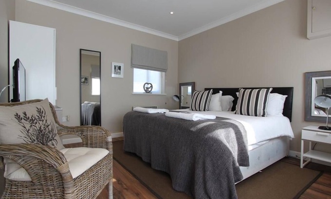 Charlton Apartment | Pump Housetat Woodstock Suites